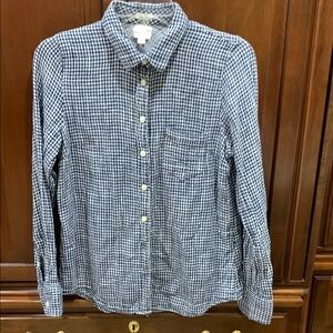 J Crew women’s Perfect  classic Fit shirt
Size S